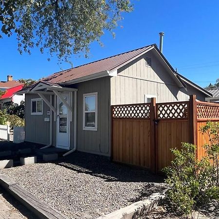 Cheerful Pet-Friendly Bungalow Right In Town Montrose Exterior photo