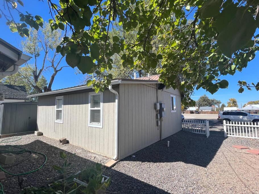 Cheerful Pet-Friendly Bungalow Right In Town Montrose Exterior photo