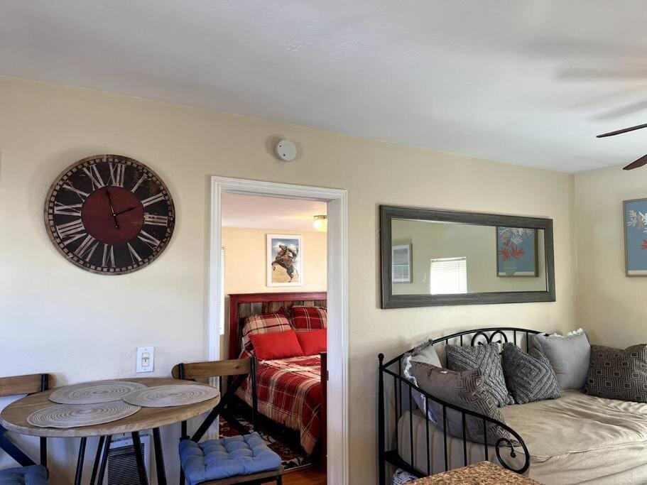 Cheerful Pet-Friendly Bungalow Right In Town Montrose Exterior photo